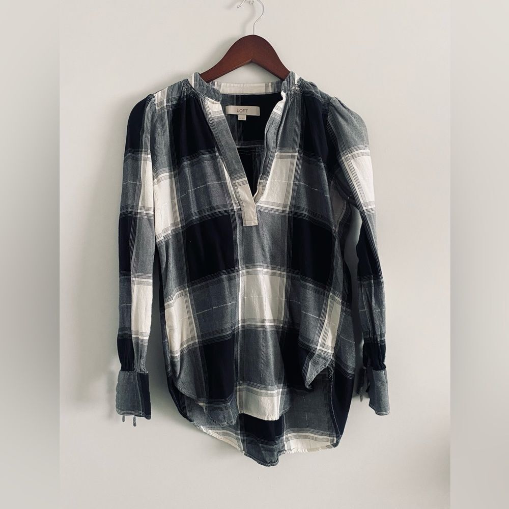 Ann taylor Loft long sleeve black plaid blouse XS